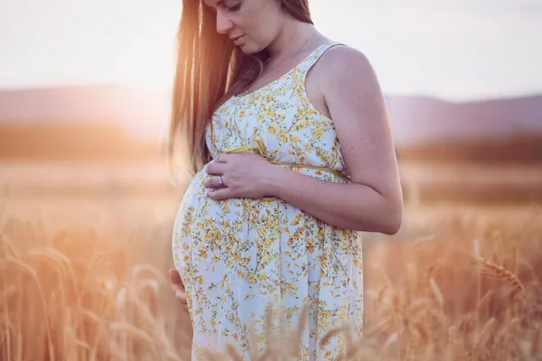 Kismama fotó 2 – Lilla Popovics fotós Budapest